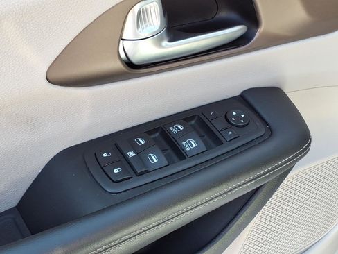 Used 2024 Chrysler Voyager LX FWD image 15