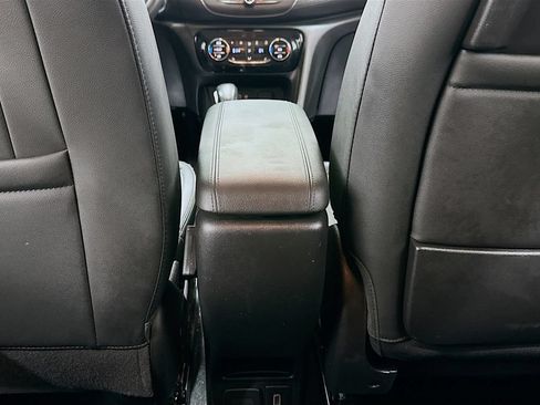 Used 2022 Buick Encore GX Essence FWD image 27