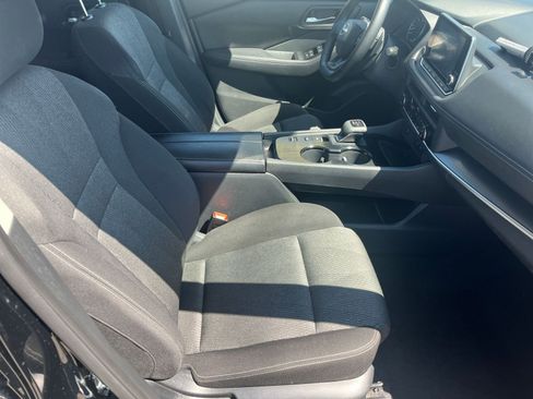 Used 2025 Nissan Rogue SV FWD image 38