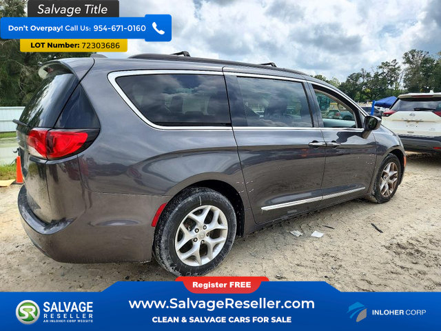 Used 2017 Chrysler Pacifica Touring-L w/ Tire & Wheel Group FWD image 4