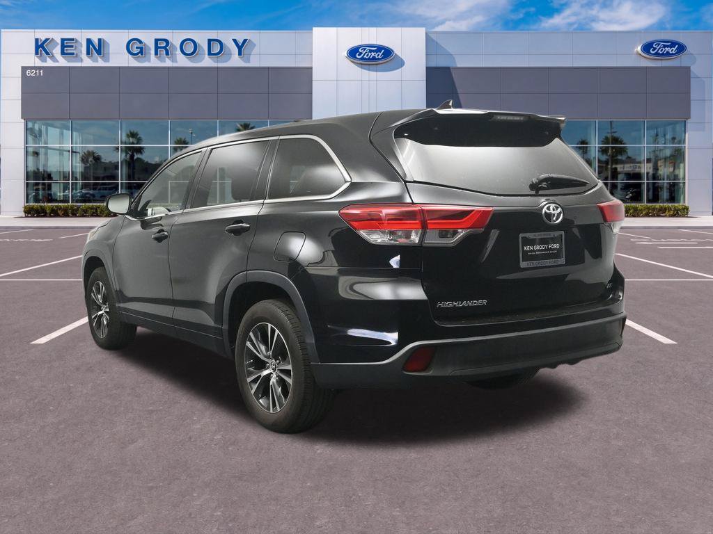 Used 2017 Toyota Highlander Plus w/ Carpet Mat Package FWD image 8