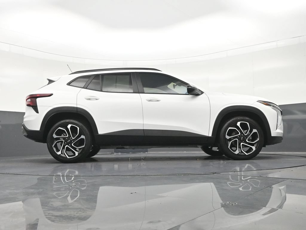 Used 2025 Chevrolet Trax RS FWD image 28