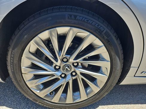 Used 2022 Lexus ES 300h w/ Accessory Package 2 FWD image 11