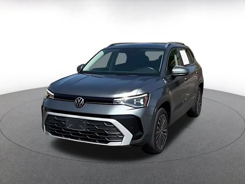 Used 2026 Volkswagen Taos SE FWD image 6