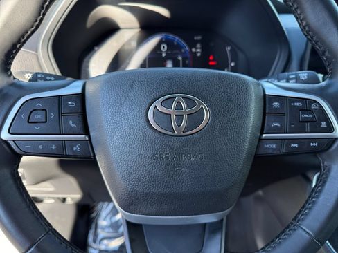 Used 2025 Toyota Grand Highlander AWD image 19