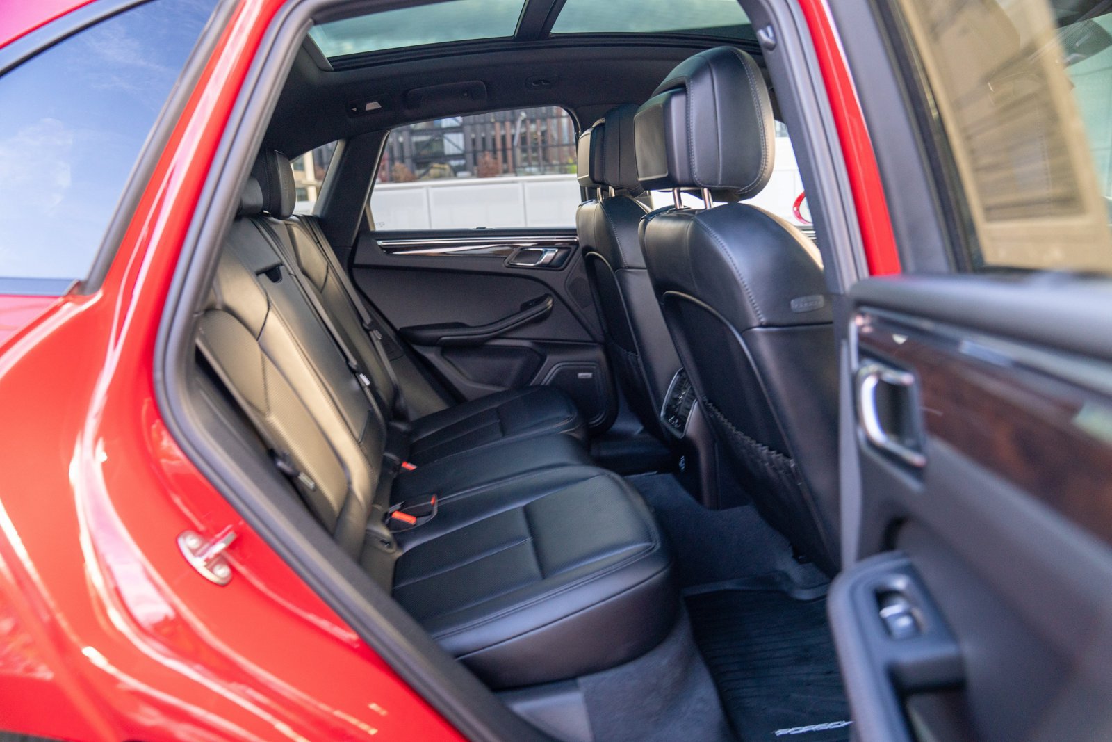 Certified 2026 Porsche Macan AWD/4WD image 25
