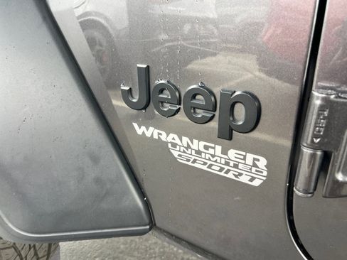 Used 2021 Jeep Wrangler Unlimited Sport image 12