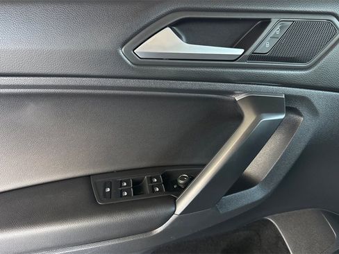 Used 2021 Volkswagen Tiguan SE R-Line image 10