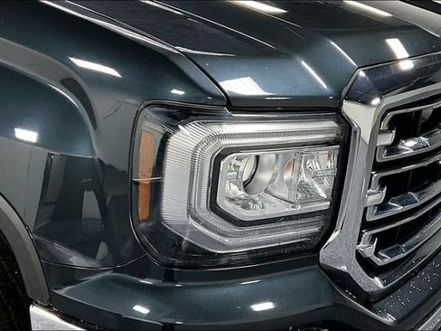 Used 2017 GMC Sierra 1500 SLT w/ Suspension Package, Off-Road AWD/4WD image 28