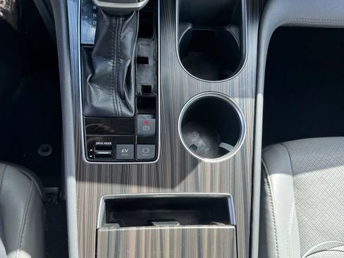 Used 2021 Toyota Sienna Limited image 18