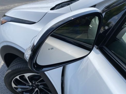 Used 2023 Chevrolet Bolt EUV Premier FWD image 39