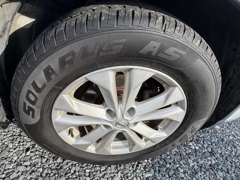 Used 2016 Nissan Rogue SV image 25