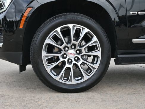 Used 2025 GMC Yukon Denali w/ Sun & Power Step Package RWD image 31