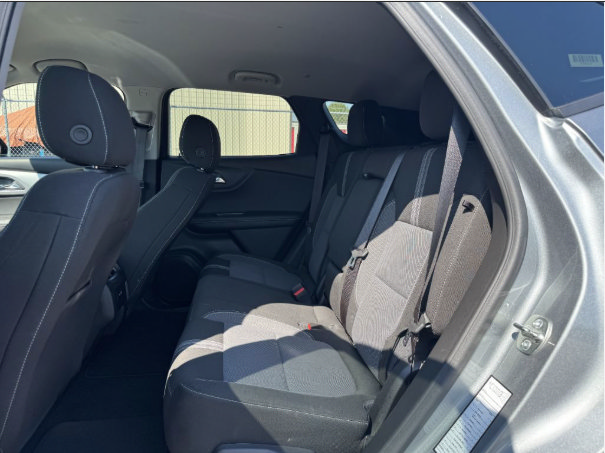 Used 2025 Chevrolet Blazer LT FWD image 9
