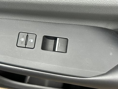 Used 2026 Toyota Prius LE FWD image 21