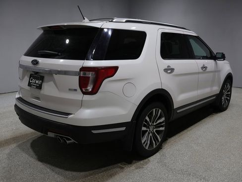 Used 2018 Ford Explorer Platinum image 2