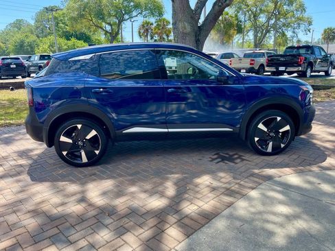 Used 2025 Nissan Kicks SR w/ SR Premium Package FWD image 7