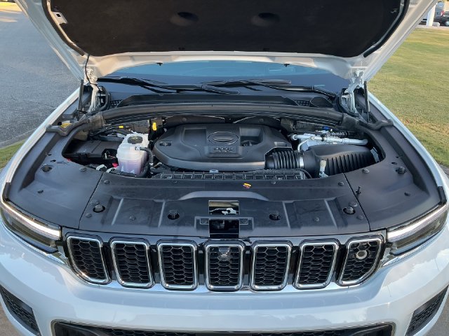 Used 2023 Jeep Grand Cherokee Overland w/ Adv Protech Group III AWD/4WD image 30