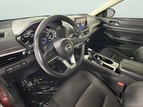 Used 2024 Nissan Altima 2.5 SV image 18