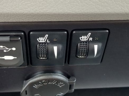 Used 2017 Toyota Sienna Limited image 24