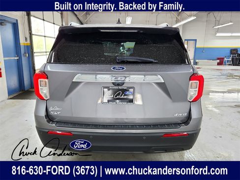 Used 2021 Ford Explorer XLT image 4