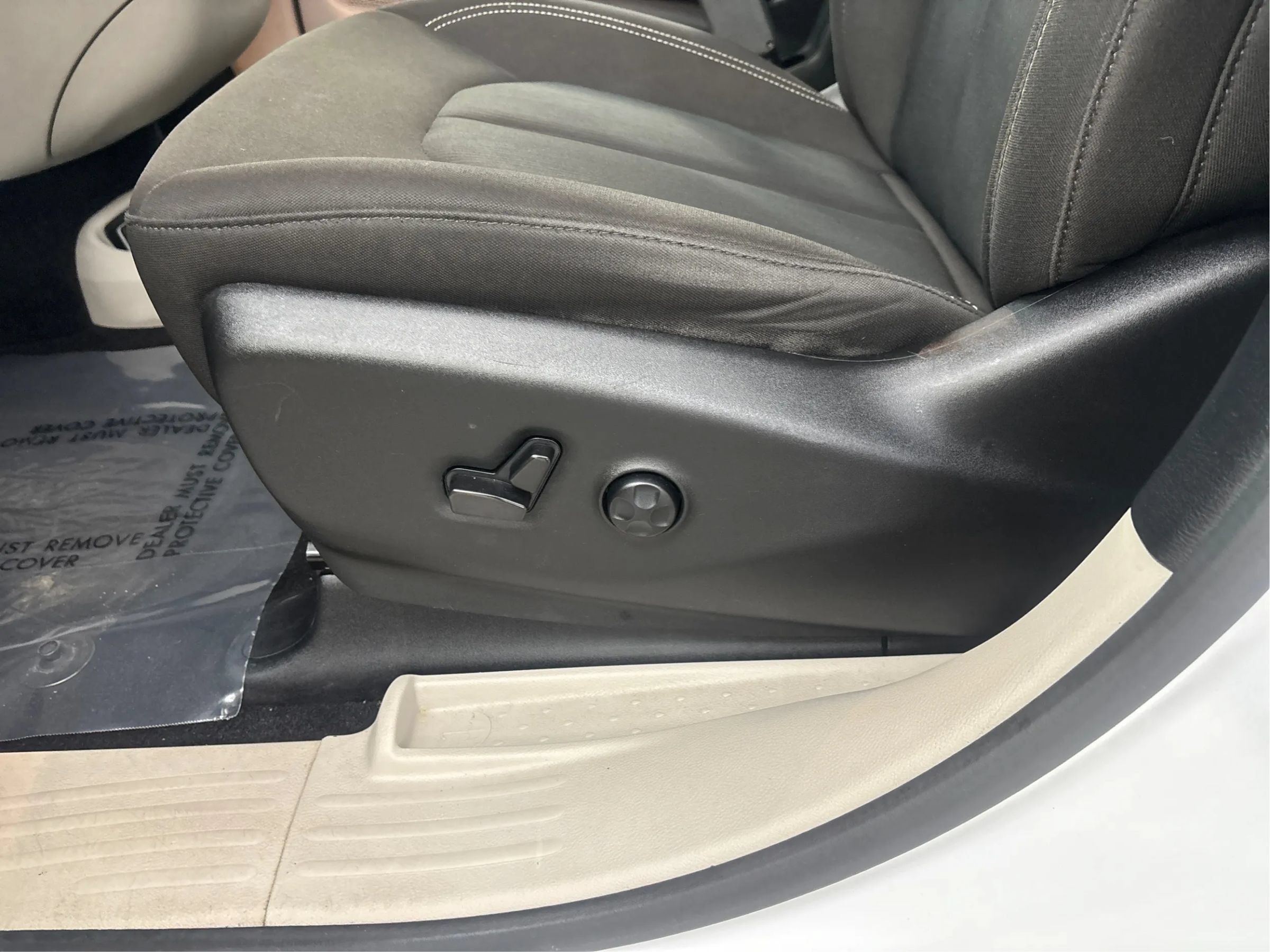 Used 2023 Chrysler Voyager LX FWD image 24