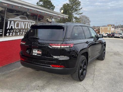 Used 2023 Jeep Grand Cherokee Altitude image 6