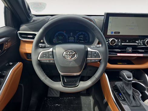New 2026 Toyota Highlander Platinum AWD/4WD image 12