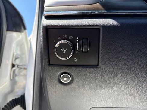 Used 2016 Jeep Grand Cherokee Overland w/ Advanced Technology Group AWD/4WD image 28