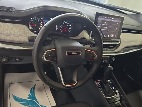 Used 2024 Jeep Compass Latitude image 9