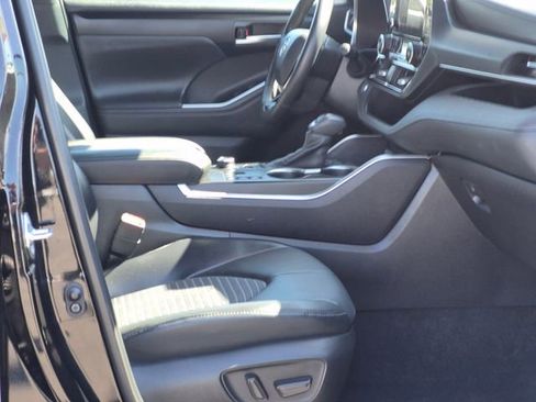 Used 2025 Toyota Highlander XSE AWD/4WD image 22