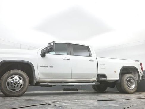 Used 2023 Chevrolet Silverado 3500 LT AWD/4WD image 30