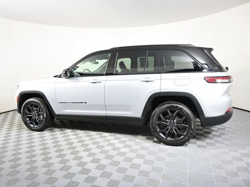 Used 2025 Jeep Grand Cherokee Limited w/ Trailer Tow Package AWD/4WD image 3