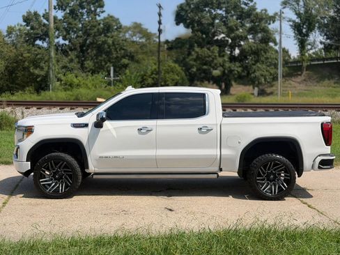 Used 2019 GMC Sierra 1500 Denali w/ Denali Ultimate Package AWD/4WD image 3