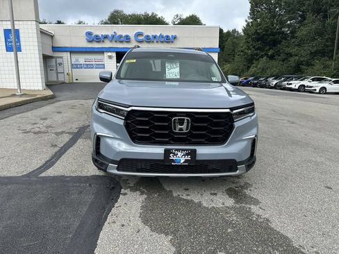 Used 2025 Honda Pilot Touring image 11