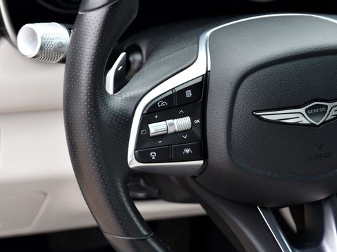 Used 2024 Genesis G70 2.5T image 10