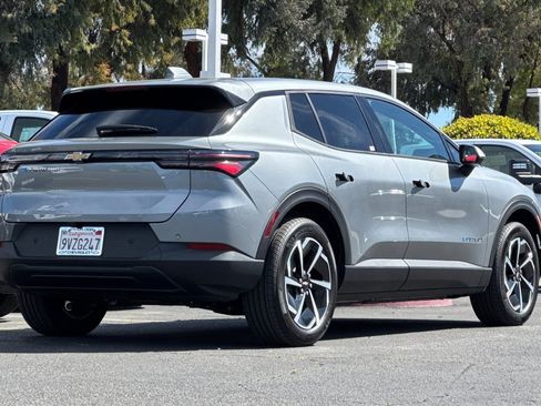 Used 2026 Chevrolet Equinox EV LT w/ Comfort Package image 5