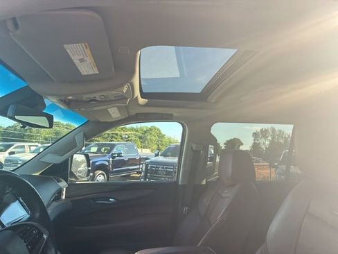 Used 2017 Cadillac Escalade ESV Premium Luxury AWD/4WD image 6