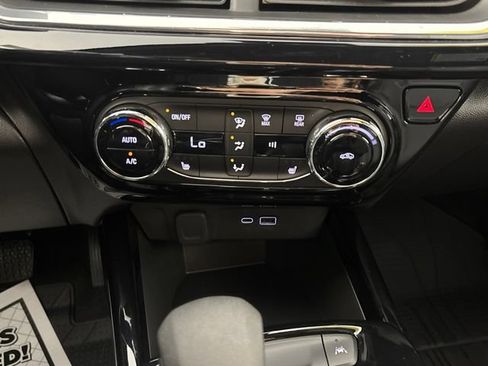 Used 2025 Chevrolet Trax RS w/ Driver Confidence Package FWD image 28