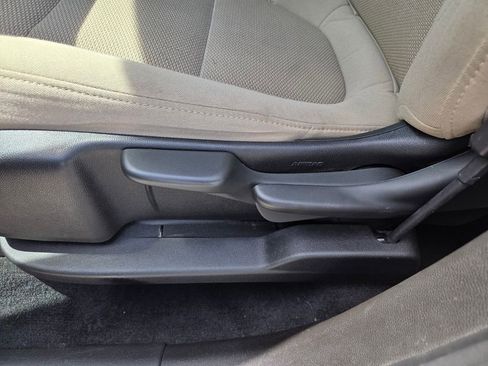 Used 2023 Chevrolet Traverse LS FWD image 6