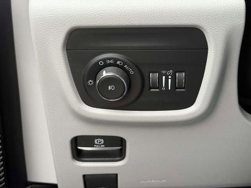 Used 2021 Jeep Grand Cherokee L Overland w/ Luxury Tech Group IV image 23