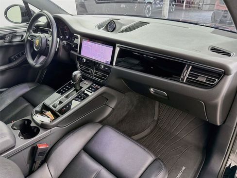 Certified 2024 Porsche Macan AWD/4WD image 29