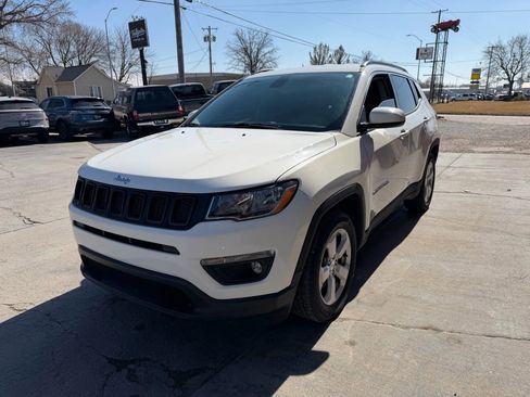 Used 2020 Jeep Compass Latitude w/ Popular Equipment Group FWD image 4
