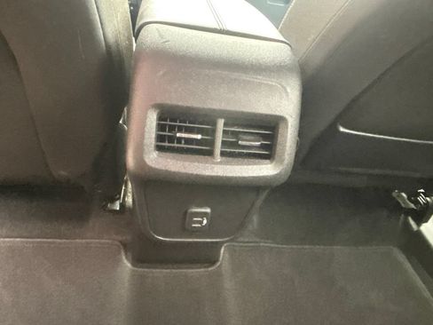 Used 2024 GMC Terrain SLE AWD/4WD image 29