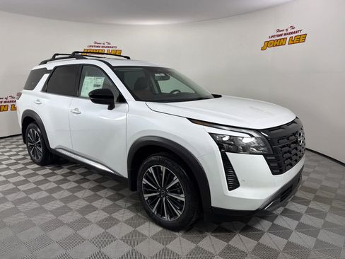 New 2026 Nissan Pathfinder Platinum image 8