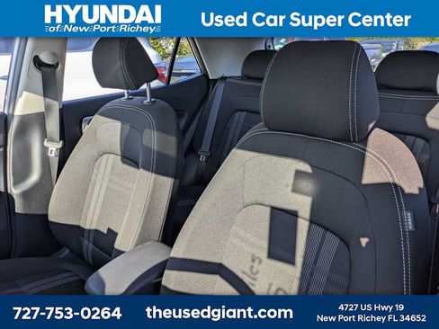 Used 2023 Hyundai Venue SEL w/ Cargo Package FWD image 3