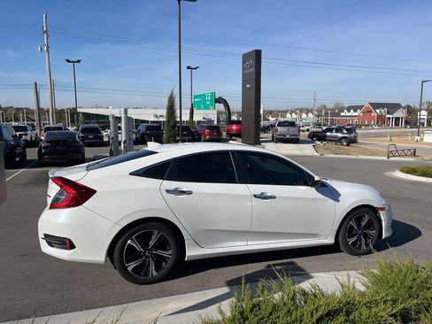 Used 2017 Honda Civic Touring image 4