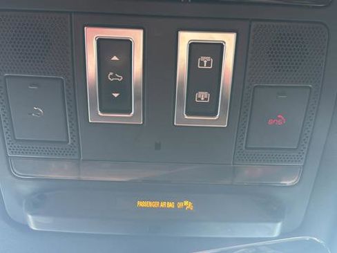 Used 2023 Land Rover Defender 130 SE AWD/4WD image 32
