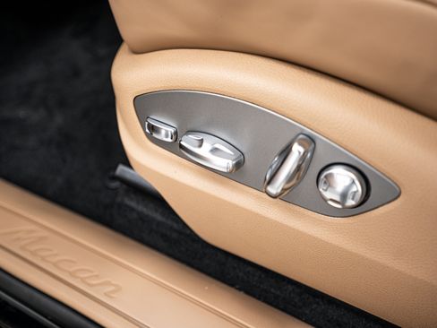 Certified 2026 Porsche Macan AWD/4WD image 19