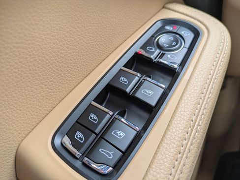 Used 2018 Porsche Macan image 22